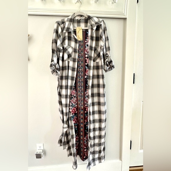 RedHotNikki13's tweet photo. So good I had to share! Check out all the items I'm loving on @Poshmarkapp #poshmark #fashion #style #shopmycloset #anthropologie #andreebyunit #nike: https://t.co/QHKlMJ18tb https://t.co/nrC20z13Lv