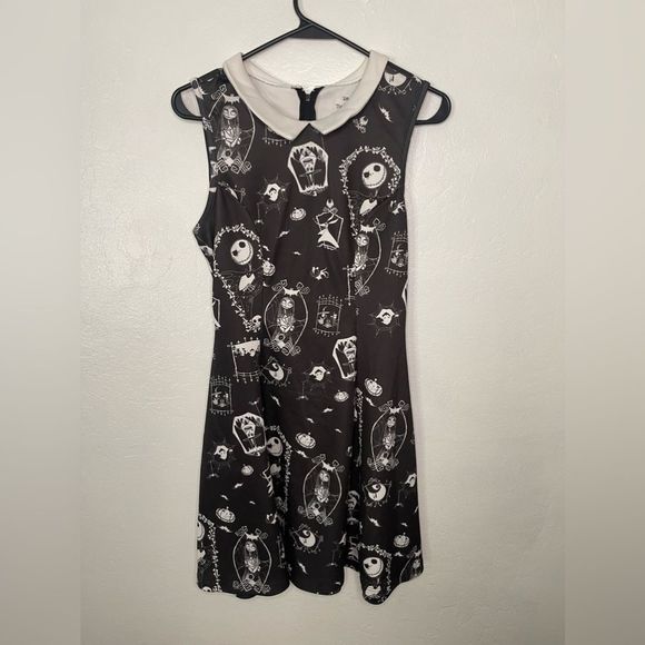 michele_loveday's tweet photo. So good I had to share! Check out all the items I'm loving on @Poshmarkapp #poshmark #fashion #style #shopmycloset #disney: https://t.co/1OzCz1Tiwt https://t.co/8YD2ovkWXm