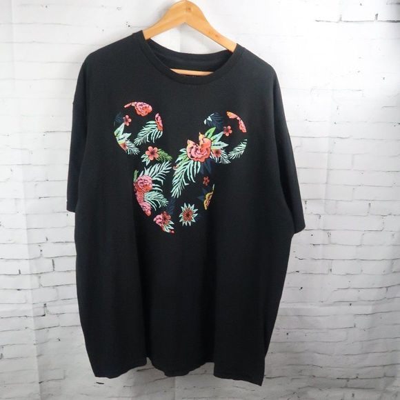 michele_loveday's tweet photo. So good I had to share! Check out all the items I'm loving on @Poshmarkapp #poshmark #fashion #style #shopmycloset #disney: https://t.co/1OzCz1Tiwt https://t.co/8YD2ovkWXm