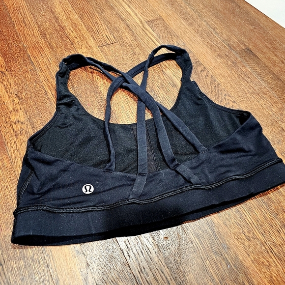 WinterRose7669's tweet photo. So good I had to share! Check out all the items I'm loving on @Poshmarkapp #poshmark #fashion #style #shopmycloset #lululemonathletica #calvinklein: https://t.co/6DafCPZTbH https://t.co/fpVMTYyEIy
