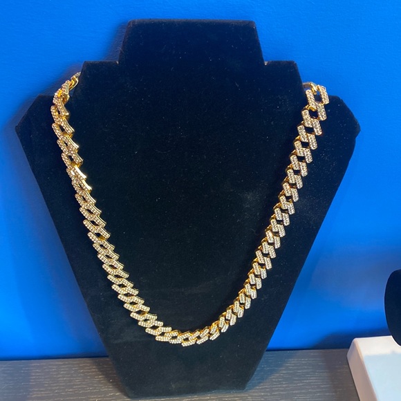 AtlasAuction's tweet photo. So good I had to share! Check out all the items I'm loving on @Poshmarkapp #poshmark #fashion #style #shopmycloset #corona #eileenfisher: https://t.co/nbqGBgX3D4 https://t.co/a9MfXih07B