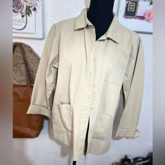 AtlasAuction's tweet photo. So good I had to share! Check out all the items I'm loving on @Poshmarkapp #poshmark #fashion #style #shopmycloset #corona #eileenfisher: https://t.co/nbqGBgX3D4 https://t.co/a9MfXih07B