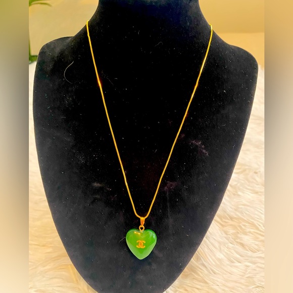 FibroFit's tweet image. So good I had to share! Check out all the items I'm loving on @Poshmarkapp #poshmark #fashion #style #shopmycloset #chanel #karllagerfeld #bottegaveneta: posh.mk/UH79EZllsBb