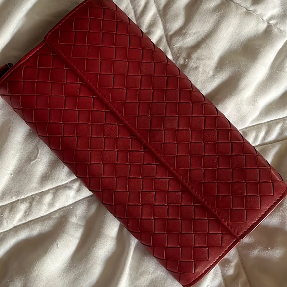 FibroFit's tweet image. So good I had to share! Check out all the items I'm loving on @Poshmarkapp #poshmark #fashion #style #shopmycloset #chanel #karllagerfeld #bottegaveneta: posh.mk/UH79EZllsBb