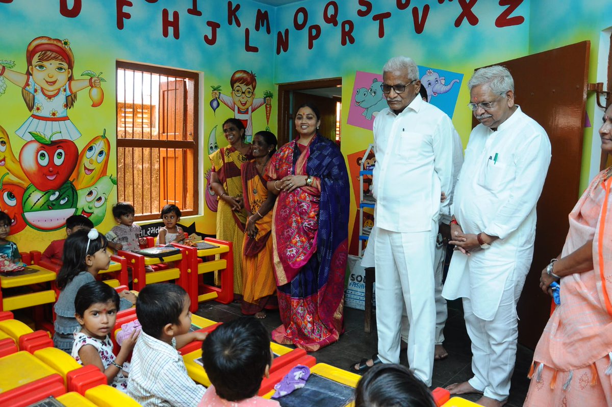 BhikhusinhjiBjp's tweet photo. આજરોજ ગીર સોમનાથના પ્રવાસ દરમિયાન માન. કેબિનેટ મંત્રીશ્રી @BhanubenMLA ની સાથે ગીર સોમનાથના આદર્શ ગામ બાદલપરામાં આવેલ સ્માર્ટ આંગણવાડીની મુલાકાત લઈ ભૂલકાઓ સાથે હળવી અને ગમ્મતભરી પળો પસાર કરી હતી અને સ્માર્ટ આંગણવાડીની કામગીરીને બીરદાવી હતી. https://t.co/sppgwJh8Aa