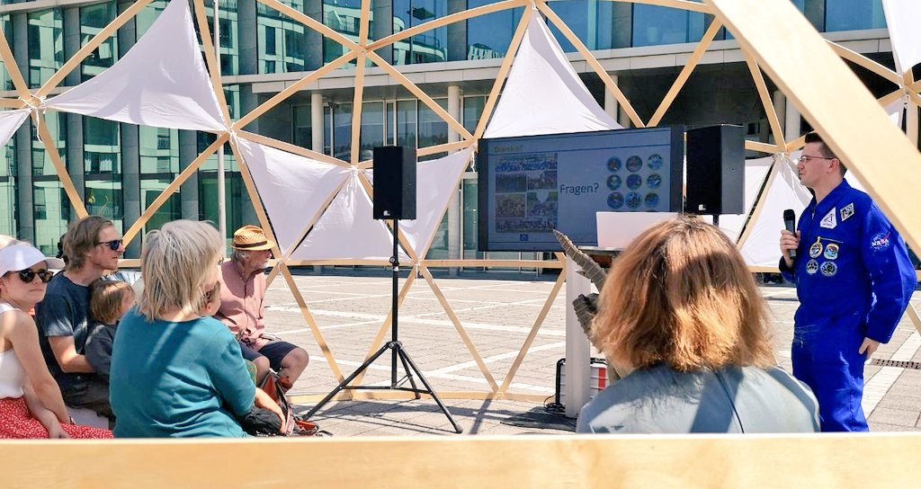 AstroEngy's tweet photo. Vielen Dank für die Einladung und Interesse an unserer kl. studentischen Reise vom Hörsaal ins All mit unseren ISS Überflieger Experimenten #FARGO/#PAPELL von @KSat_Stuttgart beim heutigen Ufo Crash site event. @izkt_stuttgart @UniStuttgartIRS @Uni_Stuttgart @DLR_SpaceAgency https://t.co/oYjx44mhJX