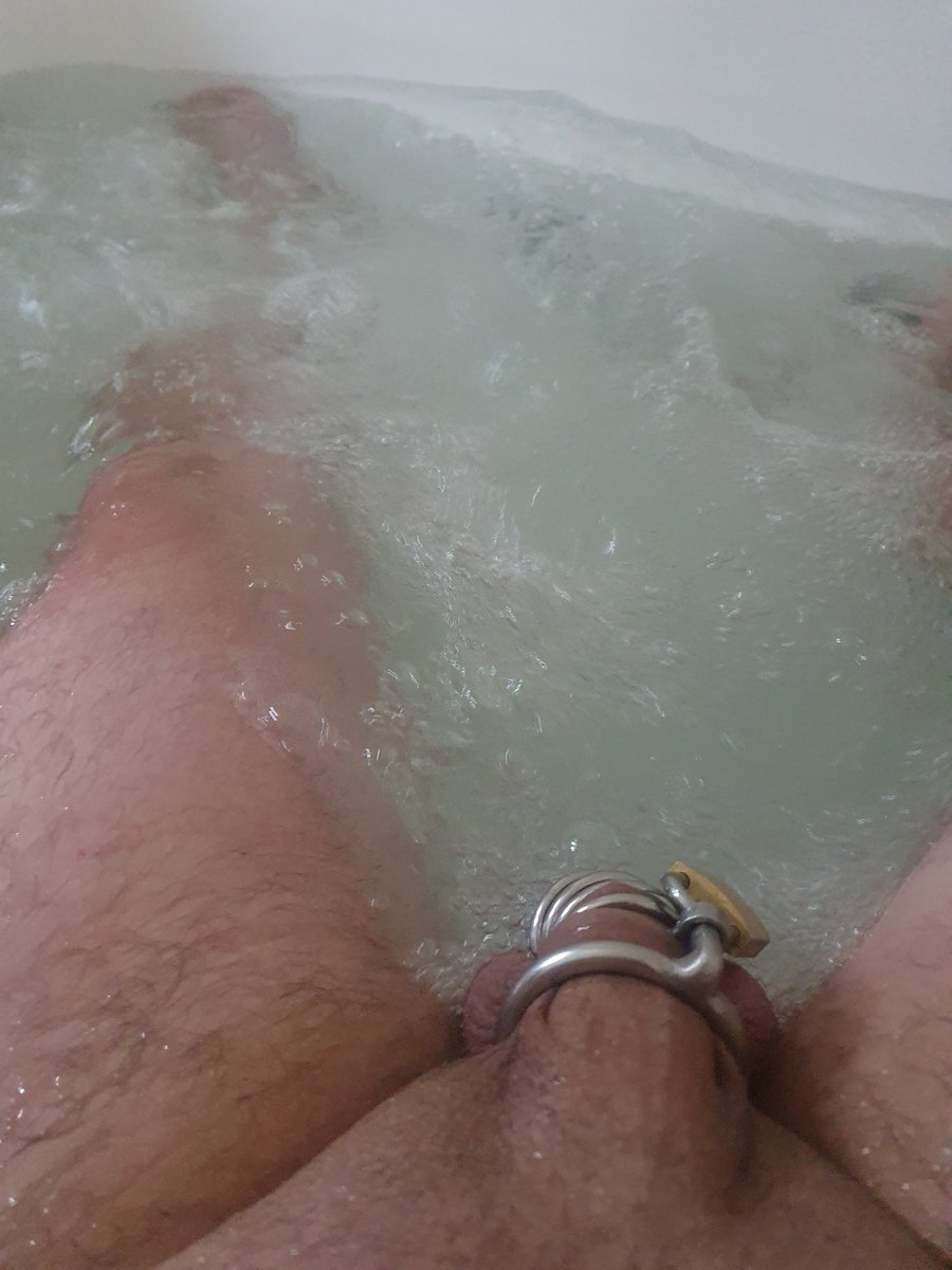 Caged_Melbourne's tweet photo. Late night drink and much needed spa after a very long week of work....if only I had a keen, fun, excited and embracing key holder to join me #locked #caged #chastity @lockedguys @lockthecock_ @locktober2019 @BoxChastity @Chastity_LS @thatcagepage @cagedlegion https://t.co/f59iYlXT6w