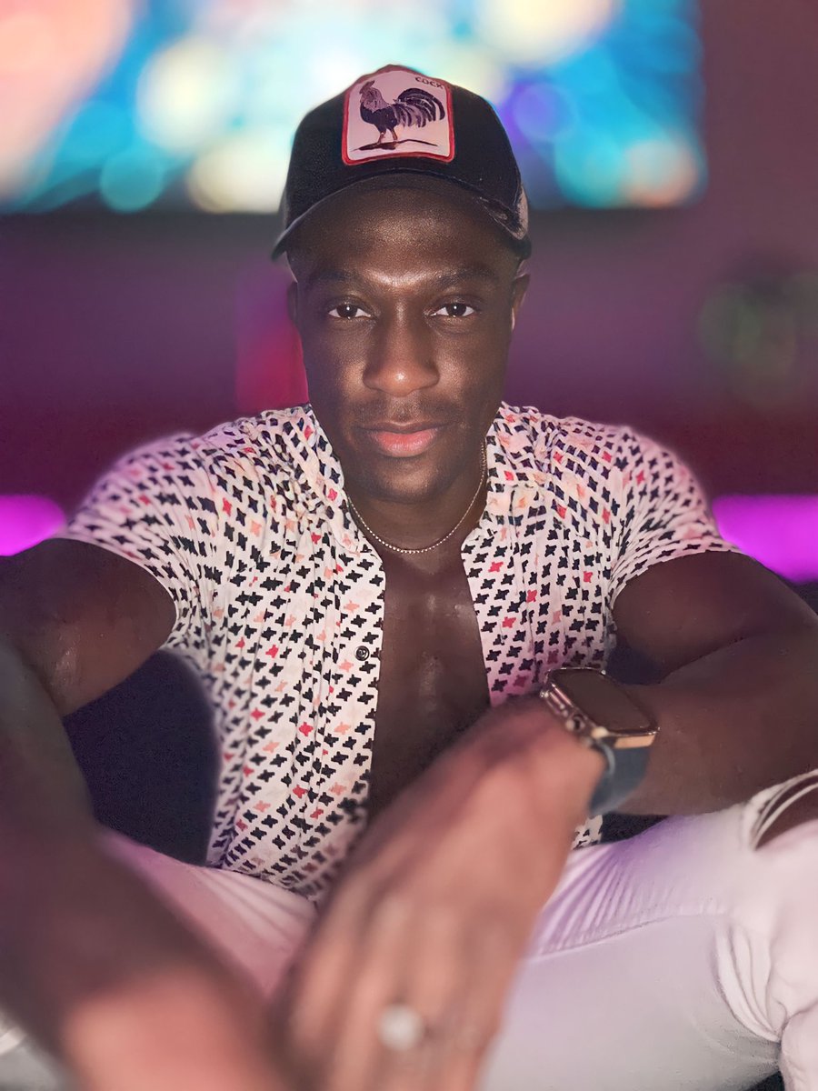 EricLGanison's tweet photo. Enjoyed a little Charlotte Night Life last night.

 #blackgaycouple #blackgaylove #lovewins #reallove #gayandproud #blackcouple #blacklove #pride #black #goals #blackgaymen #equality #blackgaymagic #representationmatters https://t.co/B9c762m0MU