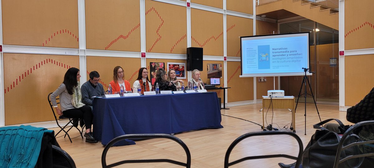 Escuchando a <a href="/FAlbarello/">Francisco Albarello</a> en la <a href="/UdeSA/">Universidad de San Andrés</a> junto a los y las muy prestigiosos/as autores/as sobre el libro Narrativas transmedia para aprender. Junto con él y <a href="/maxiperet/">Maximiliano Peret</a>, escribimos el cap. 7. <a href="/EPCaustral/">EPCAustral</a> <a href="/FcomAustral/">Facultad de Comunicación · Universidad Austral</a> <a href="/FerrarelliM/">Marian Ferrarelli</a> #LibroTurquea <a href="/grupomagro/">Grupo Magro Editores</a>