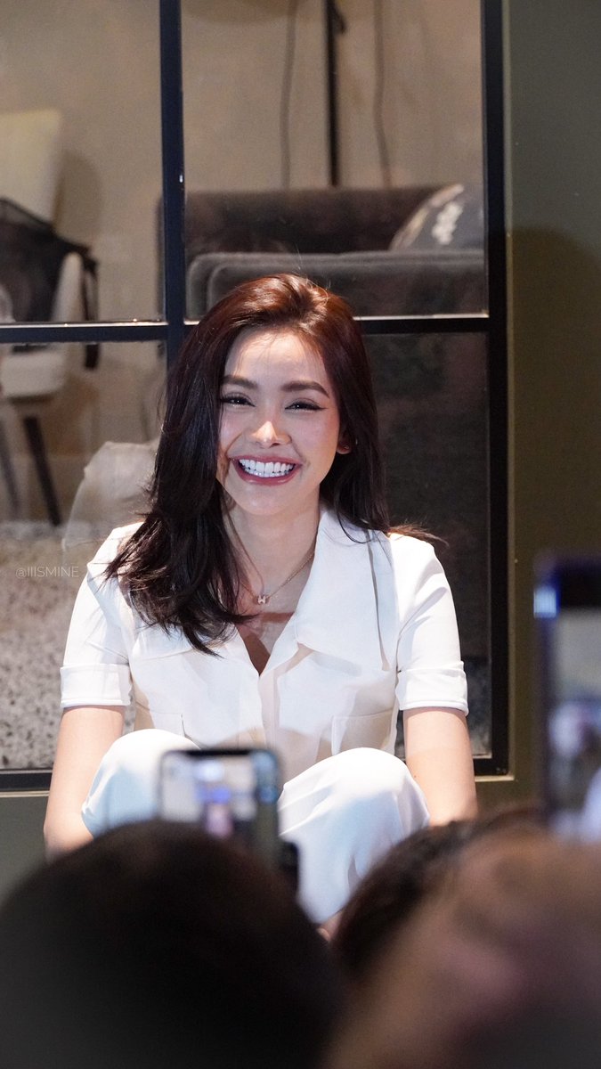 iiismine's tweet photo. รอยยิ้มของเธอมันช่างสวยและเลิศเลอกว่าสิ่งใดที่ฉันนั้นเคยได้พบเจอ 🤍

#EngfaWaraha #อิงฟ้ามหาชน 
#VIVSKINLIVExENGFA https://t.co/NbxKdX7oHw