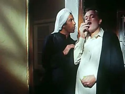 waeltawfek50's tweet image. بعد عرض فيلم "الكيت كات"، ذهب المعلم "هرم" إلى شارع دوبريه بشبرا مصر محل تواجد الشركة المنتجة، وطلب منهم أن يدفعوا له تعويض عن استغلال اسمه، فأعطوه 20 جنيهًا ورحل. حسبما حكي الروائي إبراهيم أصلان في كتابه "ِشىء من هذا القبيل".(1)