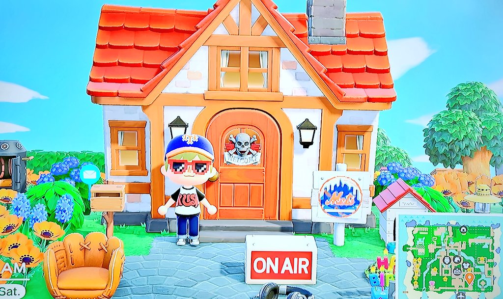 ADsXe's tweet photo. For everyone who's been asking (approximately 3 of you), here's my @animalcrossing house. #2020stuff. Haven’t played in over a year, but ...this is relaxing. https://t.co/vcs1ebyloO