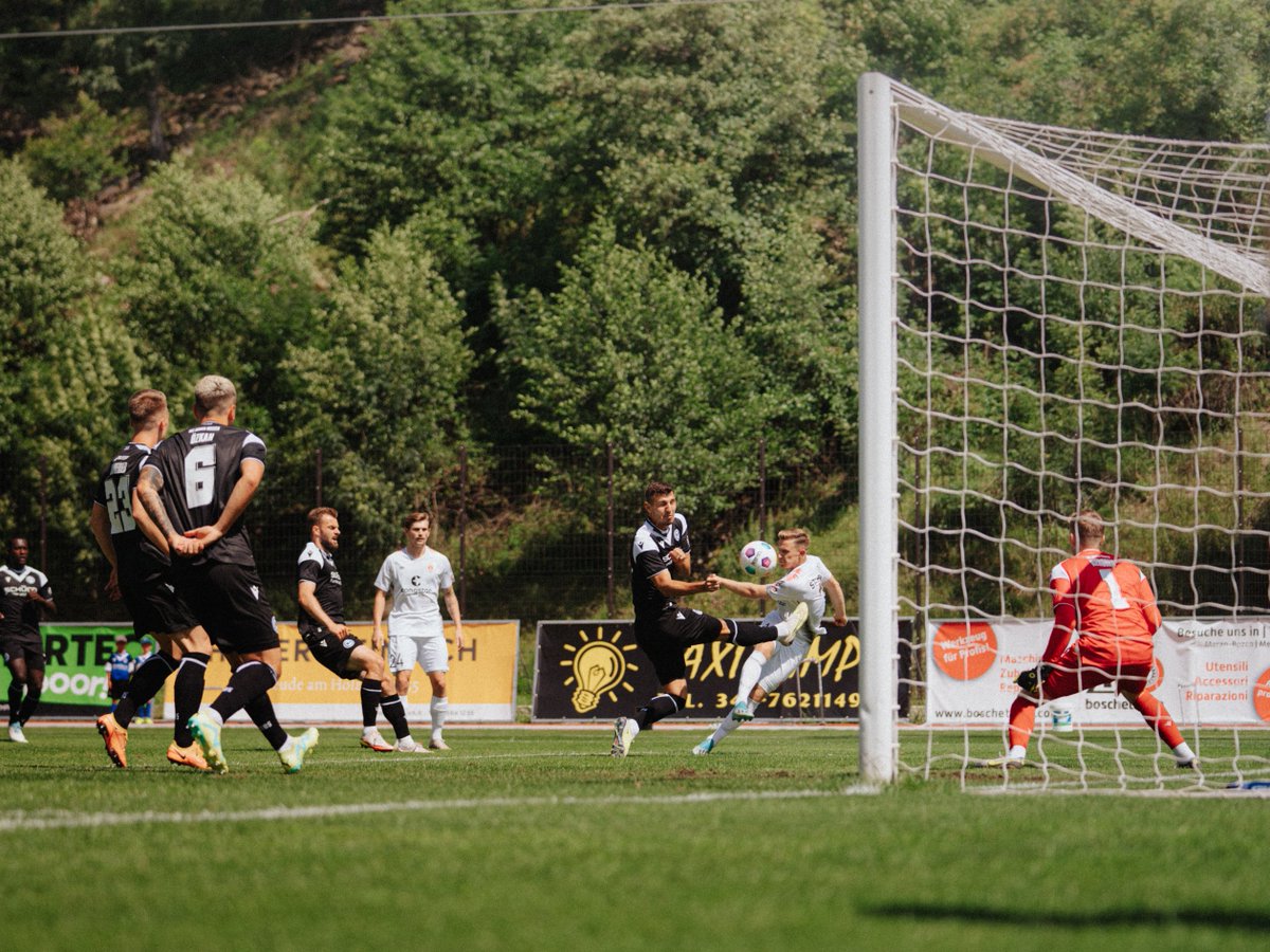 fcstpauli_EN's tweet photo. 58' Two-nil! Another defensive error by Bielefeld allows goal machine Adam #Dzwigala to add to his pre-season tally.
#fcsp #dscfcsp 0-2 https://t.co/NdxusimxRP
