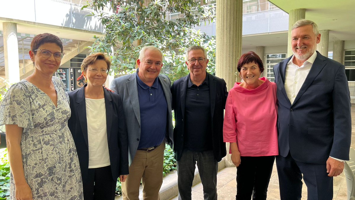 IDIAPJGol's tweet photo. 🎓 El Dr. Francisco Martín Luján, coordinador de la USR Tarragona-Reus de l'IDIAPJGol, és nou professor titular de Medicina de Família per la @universitatURV. El tribunal va tenir lloc a la Facultat de Medicina de Reus. Enhorabona! https://t.co/2DXjA4Tayt