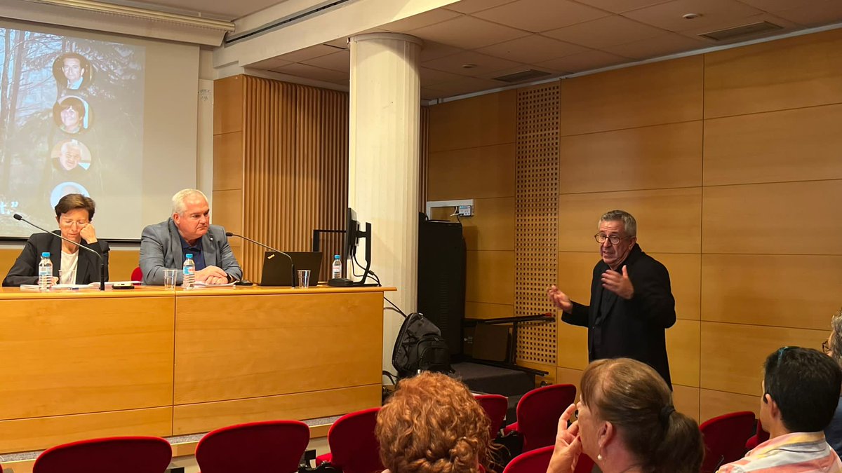 IDIAPJGol's tweet photo. 🎓 El Dr. Francisco Martín Luján, coordinador de la USR Tarragona-Reus de l'IDIAPJGol, és nou professor titular de Medicina de Família per la @universitatURV. El tribunal va tenir lloc a la Facultat de Medicina de Reus. Enhorabona! https://t.co/2DXjA4Tayt