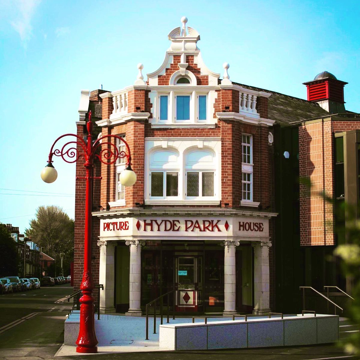 Come and and meet the entire cast for the screening of A BUNCH OF AMATEURS in one of the oldest UK cinemas, the newly restored @hydeparkph

18th July 7.30pm

“A Bunch of Amateurs was one of our favourite docs of last year so we're bringing it back to the big screen”
#film #cinema