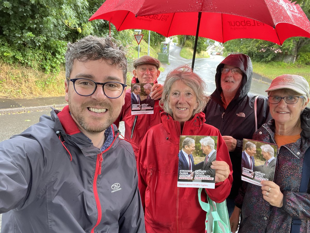 MatthewDorrance's tweet photo. Rain won’t stop #TeamBrecon from getting out on the #LabourDoorstep. Labour’s ready to wash away the terrible Tory government and build a stronger, fairer, greener Britain, together. https://t.co/MjxJ6XlRdk