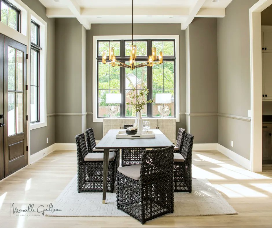 MarcelleGID's tweet image. Friday Hosting Tip: Use a centerpiece that tells a story to elevate your dinner table. A unique vintage item, a handmade piece, or a bouquet of your favorite flowers can add a personal touch and serve as a conversation starter. 🍽️✨ 

#HostessTips #InteriorDesign #WeekendReady