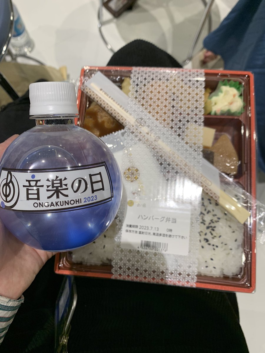 saki_esp's tweet photo. 音楽の日ありがとうございました！
Mrs. GREEN APPLEさんの後ろでコーラスをさせていただくというすごく貴重な経験をさせて頂きました！
コロナ禍で味わえなかった青春を、この企画を通して味わえた気がします
本当に幸せでした！ありがとうございました！@TBS_ONGAKUNOHI @AORINGOHUZIN 
 #ミセス https://t.co/Gx6USYwLhu