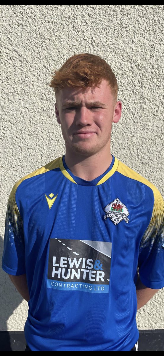 CPDLlanuwchllyn's tweet photo. Rydyn ni’n falch i gyhoeddi bod @TomRobs1 wedi arwyddo o @RuthinTownFC. Chwaraewr ifanc ac addawol. We would like to welcome Tom Roberts to the club. A young and promising player. Croeso i'r clwb Tom. #ymlaen✍️⚽️ https://t.co/qZ940wZkRE