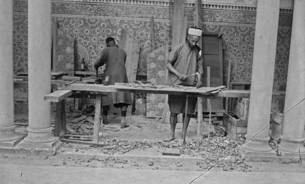 WealthofMorocco's tweet photo. 🇲🇦 | Moroccan Zellige Craftsmen at work https://t.co/C2Qo1U0obC