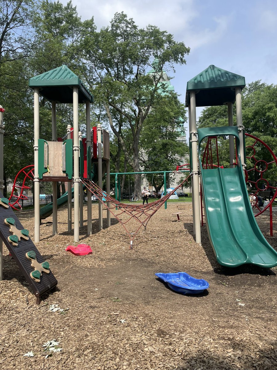 Couldn’t help but notice how poorly kept the <a href="/MTL_Ville/">Ville de Montréal</a> parks are… <a href="/Val_Plante/">Valérie Plante</a> maybe start by picking up your city-issues toboggans… Stop with the bike lanes and get the basics right!