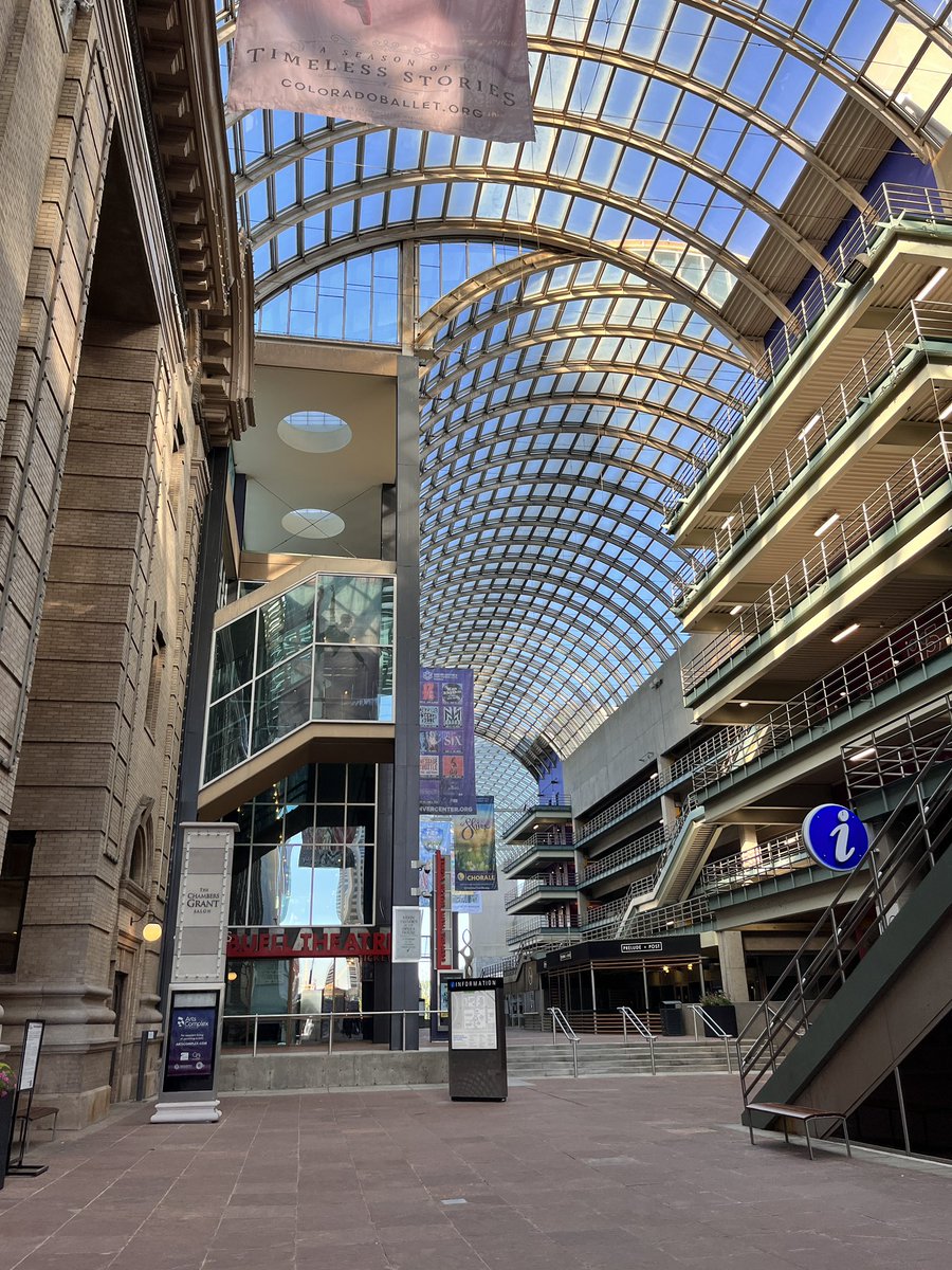 isiscasanova's tweet image. New Orleans May have the #BlueDog , but #denver has the #BlueBear