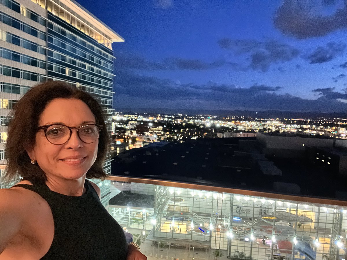 isiscasanova's tweet image. New Orleans May have the #BlueDog , but #denver has the #BlueBear