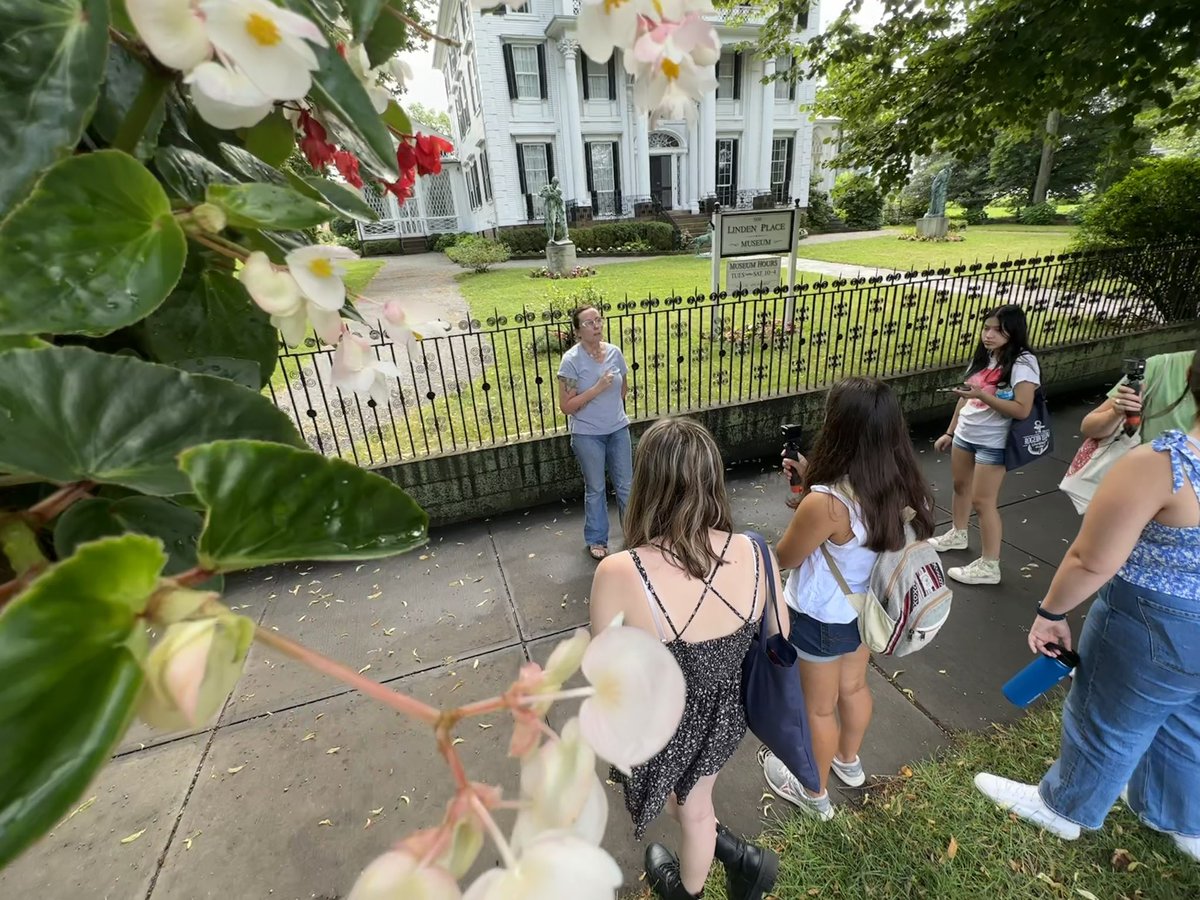 nickhirshon's tweet photo. Live from Rhode Island: My #SPJHSSummer institute students reporting on the legacy of the slave trade in Bristol. @spj_tweets @RWUJour https://t.co/nf90VGpzAR