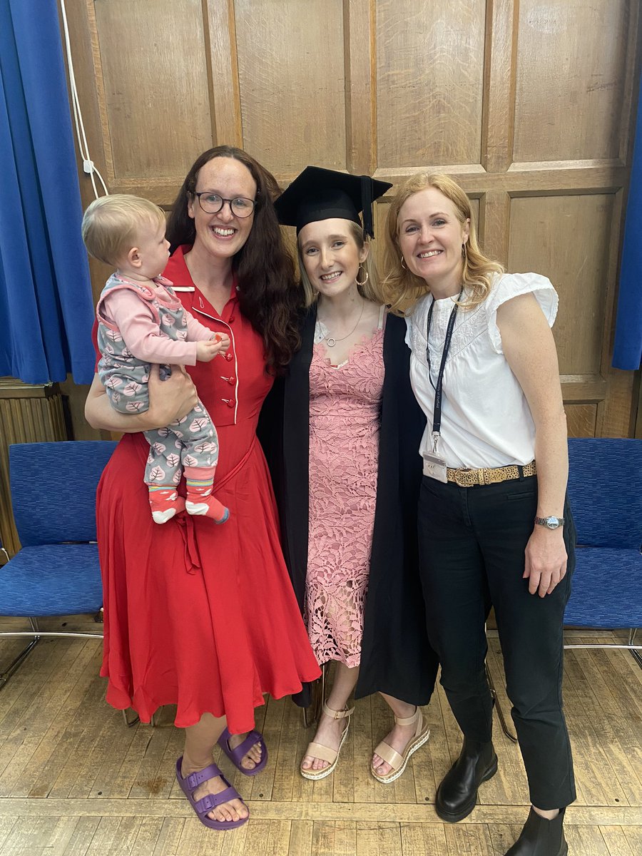 Particular thanks to @Emjgreg , <a href="/SSpencerSALT/">Sarah Spencer</a> and @lucydslt who went above and beyond over the years to support me! It is truly one of the best unis for supporting people with disabilities! 5/