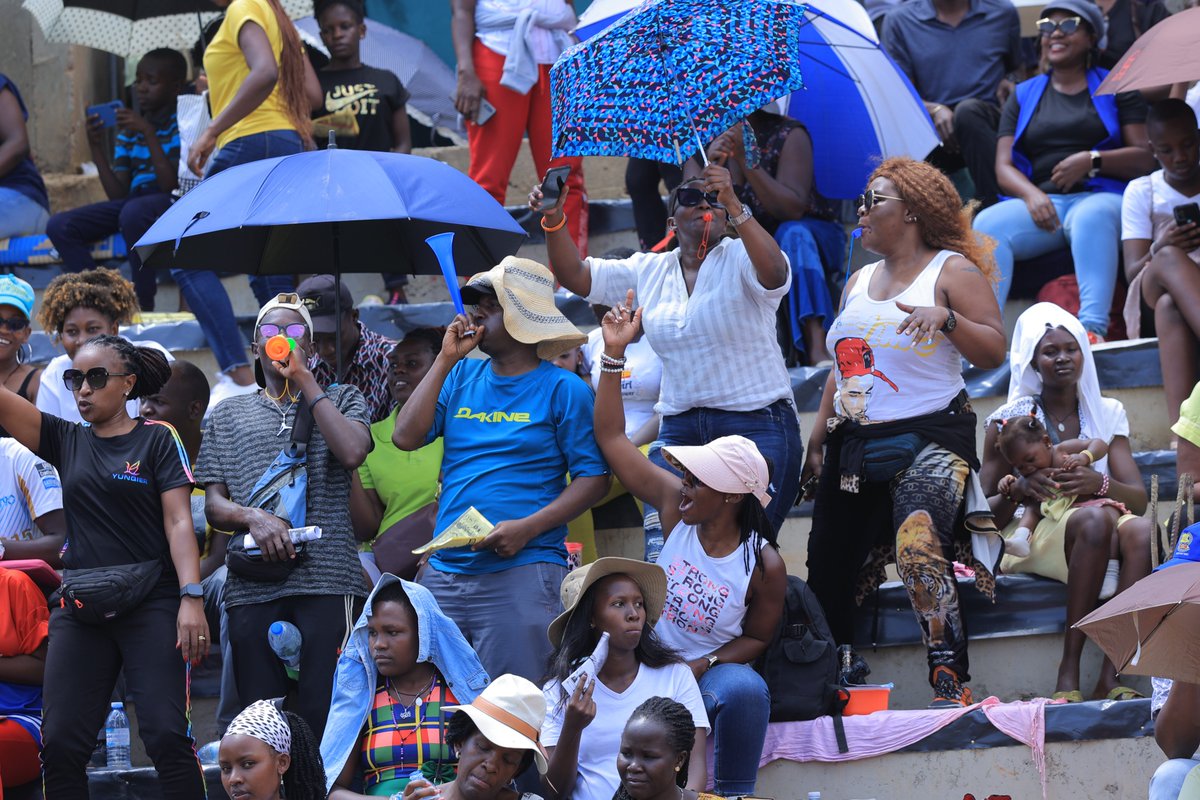 kqprimaryschool's tweet photo. Scenes as the @kqprimaryschool parents shout support for their children. #sportsday2023 😊 #HappeningNow #kqpssportsday #Kqpssportsday23 #SportsDay. https://t.co/FFqxNzgfHN