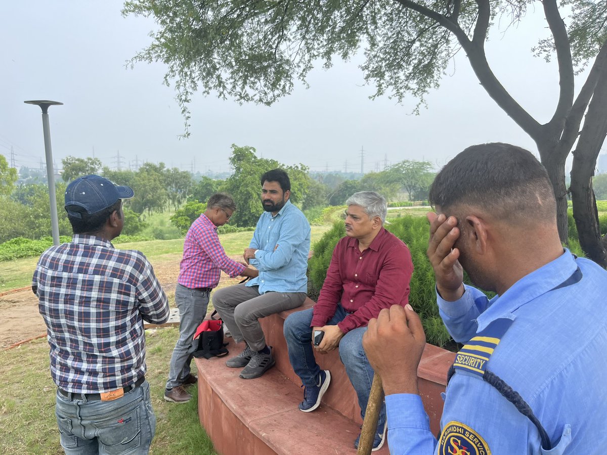 vikranttongad's tweet photo. @ बासेरा (बास का जंगल) , यमुना फ्लड प्लेन, दिल्ली
#environment #Basera #YamunaDelhi #TreePlantation #VikrantTongad #SAFE https://t.co/8rY38lkiLS