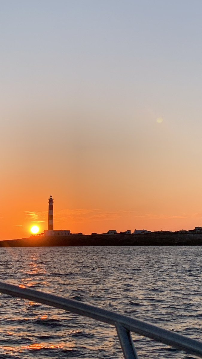 bertadescalzi's tweet photo. és ben bé que les postes de sol menorquines son difícils d’igualar ❤️‍🩹
i amb aquesta companyia encara més<3
pd: a vegades toca. https://t.co/aDOkyzxHc9