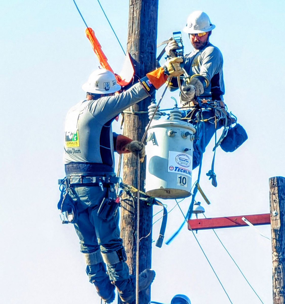 PedernalesCoop's tweet photo. The Texas Lineman's Rodeo is in full swing! PEC crews are competing in the hurt man rescue, pole climb, and more. Let's go guys!
#TexasLinemansRodeo #TLRA #TeamPEC #PECProud https://t.co/5I6fNACIRO
