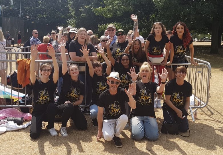 SpookyMagoo's tweet photo. 15th July 2018
Hyde Park London
A few of us got together to see that man @BrunoMars โจ
#Hooligans4Life https://t.co/gIMJRu9hfZ