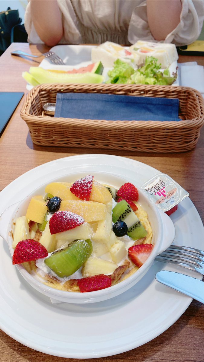 肩から肘までクソ短くて泣ける🥹笑  宇宙一うまいとんかつは食べ損ねたけどそれでも1日たのしかった〜