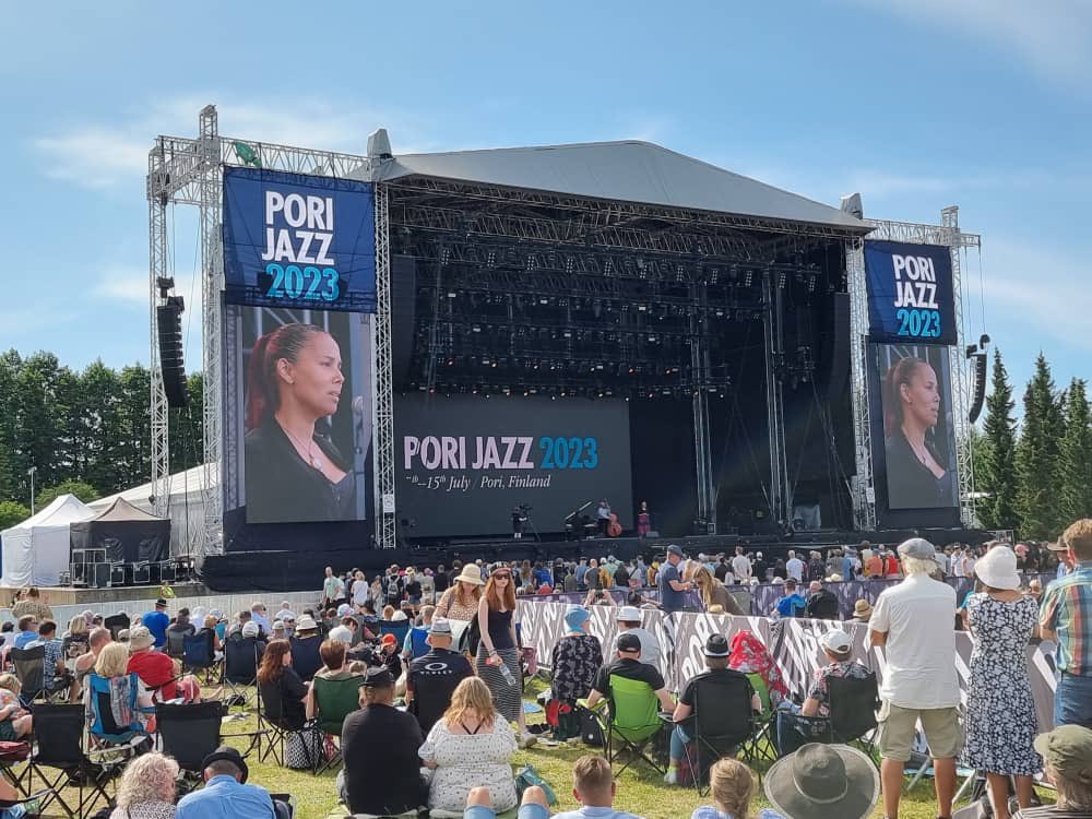 ophakkar's tweet photo. Tänään nautitaan musiikista ja lämmöstä!!

#porijazz https://t.co/kKpwcSs8ol