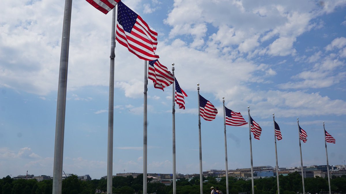 MayaCamilla603's tweet photo. Quick trip to D.C. 📸

#WashingtonDC #WhiteHouse #washingtonmemorial #worldwar2memorial https://t.co/jnDr7Pcs7E