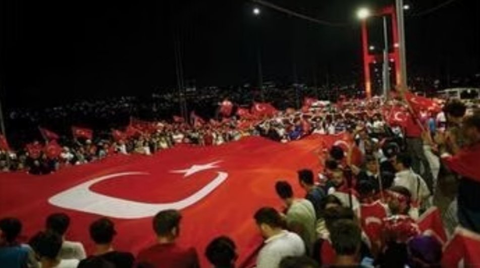 15 Temmuz Milli Birlik ve Demokrasi Günü vesilesi ile bir defa daha kahraman şehitlerimizi rahmet ve minnetle anıyor, gazilerimize şükranlarımızı sunuyoruz... 🇹🇷🇹🇷🇹🇷