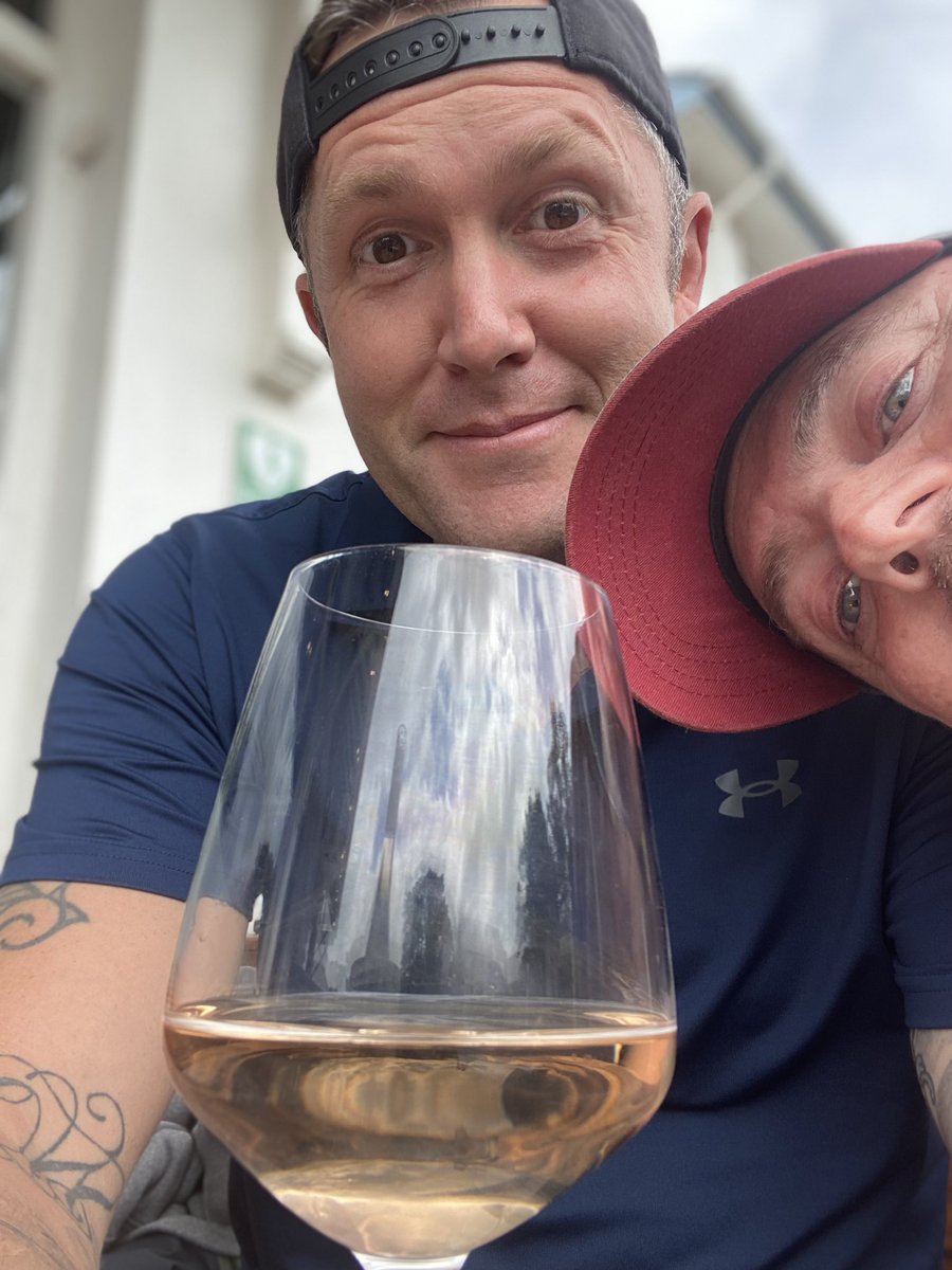 exiledrich's tweet photo. Back in Croyde with this loon.. https://t.co/6bQi2lHXth