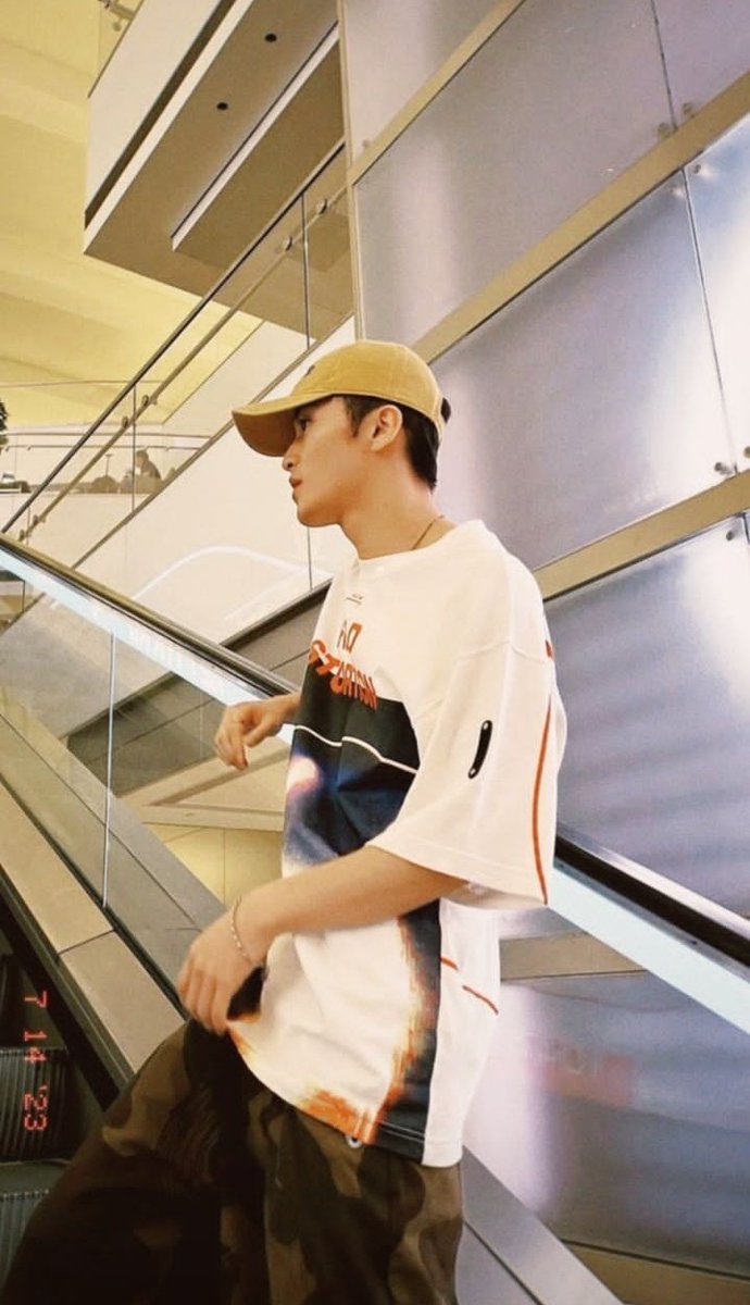 gua ngakak banget bikin story wa ini dengan caption  "date ❤️" langsung ada yg ngereok nanya nanya siapa siapa 🤣