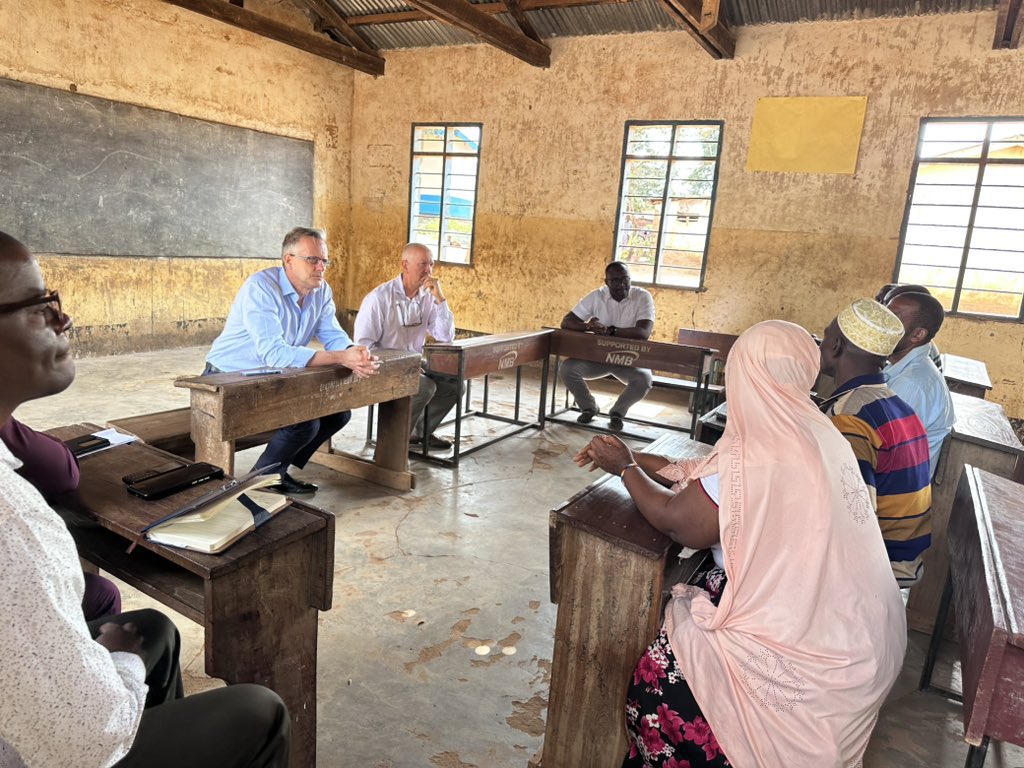 DConcar's tweet photo. … see how 🇬🇧 support for education in 🇹🇿is helping to boost learning outcomes.
Asanteni sana 👏👏 to the staff, students and parents of Manga primary school in Tanga. Inspiring to see what your dedication and enthusiasm + 🇬🇧 support is achieving. #ShuleBora https://t.co/OB6ztW9lsr