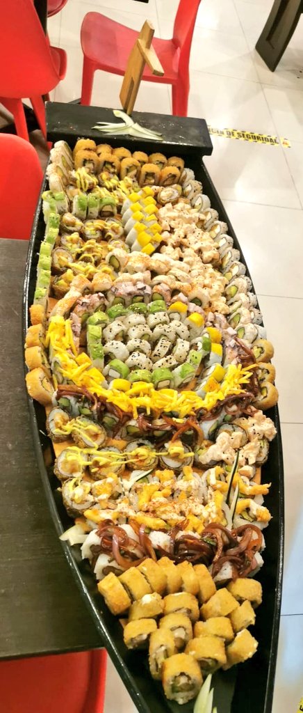 elsntaU's tweet photo. Hoy se come rico 😋😌😋#sushi #makis https://t.co/Hg6lSWkyRh