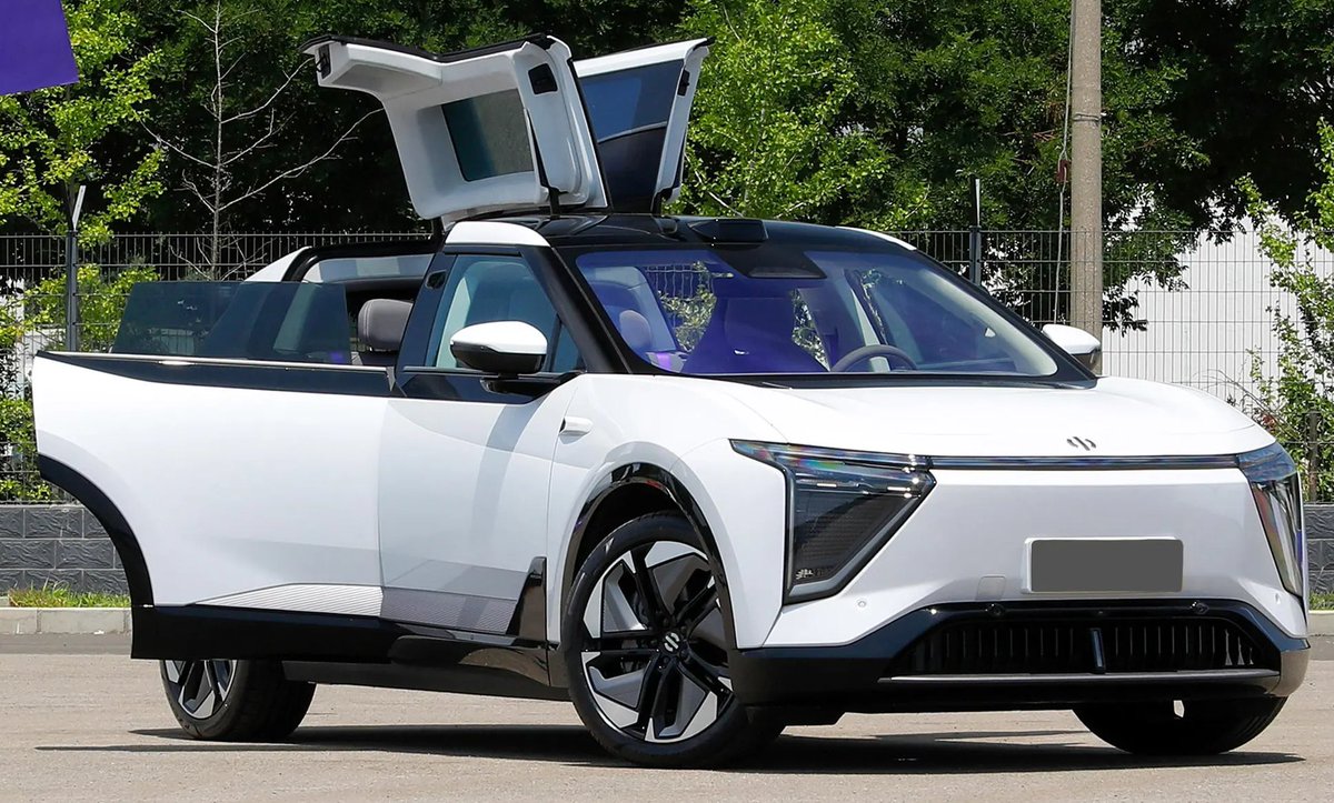 TychodeFeijter's tweet image. HiPhi Y electric SUV launched on the Chinese car market. 

HiPhi is the coolest new Chinese EV brand. The HiPhi Y is the brand's 3rd car after the HiPhi Z sedan and the HiPhi X SUV-coupe. The HiPhi Y is a sporty SUV with a relatively restrained styling. The rear doors are a