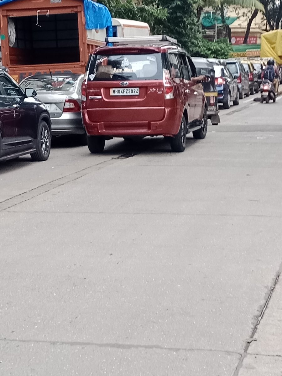BandraWest50's tweet photo. Driving on the wrong side,@MTPHereToHelp kindly take strict action. MH 04 FZ 3024
A.K.Vaidya marg,Bandra Reclamation, Bandra (W), Mumbai. https://t.co/Rb8jwKsszj