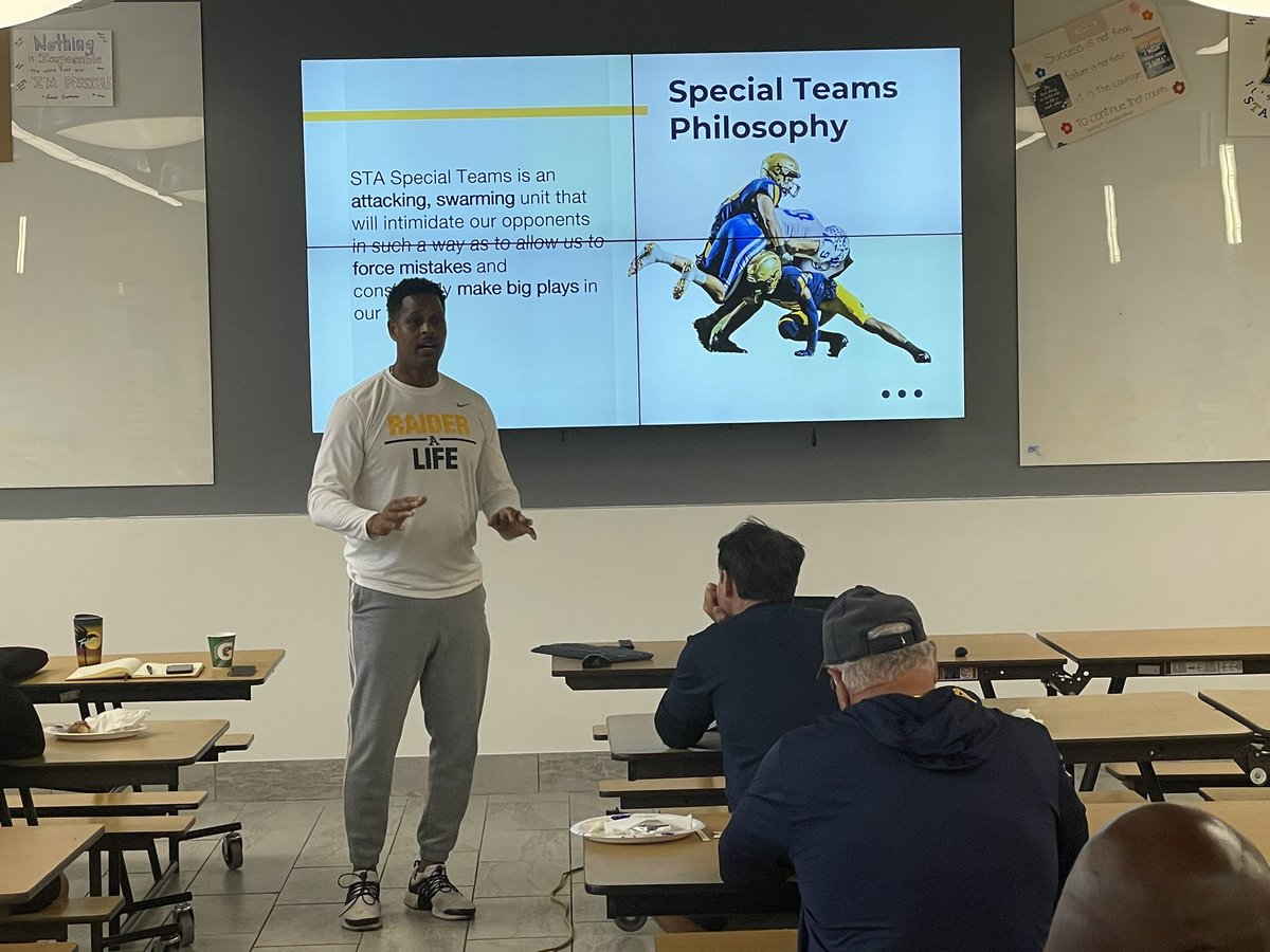 STA_Football's tweet photo. 🔹STA COACHING CLINIC🔸
@TwanRussell 
Special Teams Coordinator 

#GoIdBlooded
#ChurchGang
#YouGoWeGo
@CoachHarriott https://t.co/60wP2xq2tM