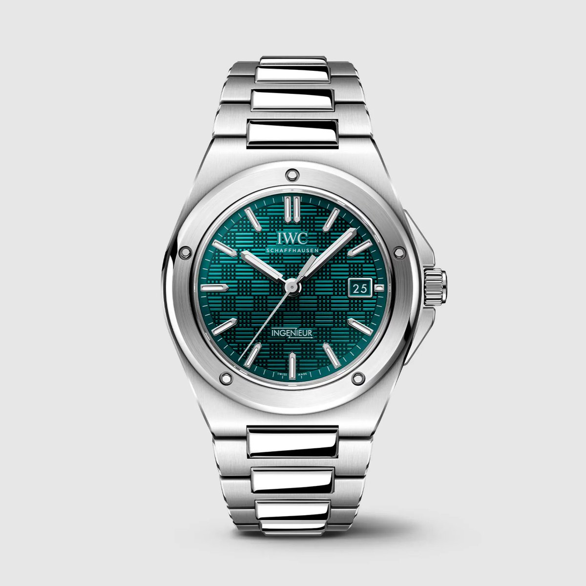 WatchShowcase's tweet photo. How do you feel about the #IWC Ingenieur line of #watches? The bezel on these is a little thick but the dial looks amazing. #watchoftheday #wotd https://t.co/kdSdz4hjB6
