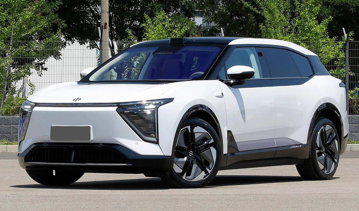 TychodeFeijter's tweet image. HiPhi Y electric SUV launched on the Chinese car market. 

HiPhi is the coolest new Chinese EV brand. The HiPhi Y is the brand's 3rd car after the HiPhi Z sedan and the HiPhi X SUV-coupe. The HiPhi Y is a sporty SUV with a relatively restrained styling. The rear doors are a