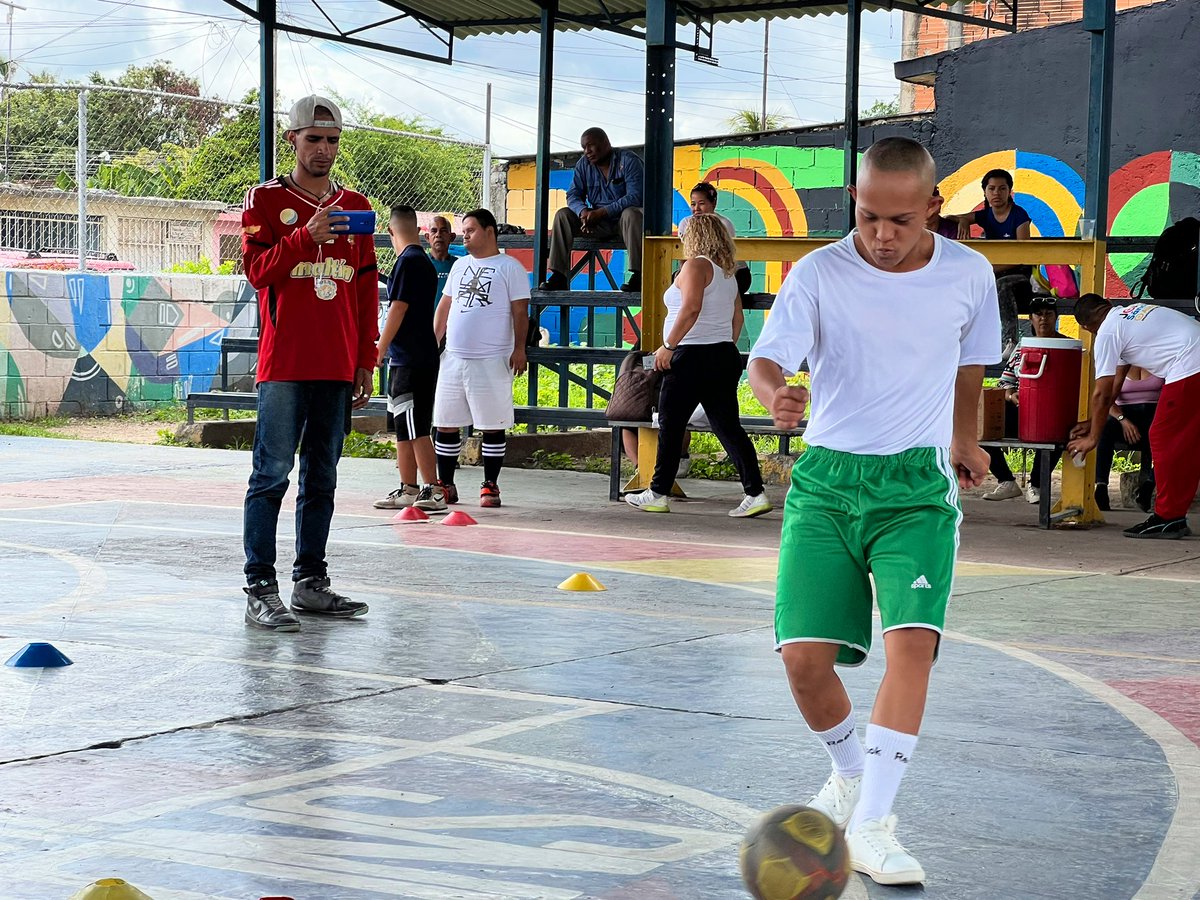 INADEMAR1's tweet photo. #EnFotos📸 Así se desarrolla el plan de entrenamiento y acondicionamiento integral de nuestra selección aragüeña de síndrome de down que estará disputando el campeonato nacional de futsal este #18Ago en el municipio #Mariño gracias al apoyo de @johanitakenpo #FiestaDeLaPalabra https://t.co/rIOlSgpKmS