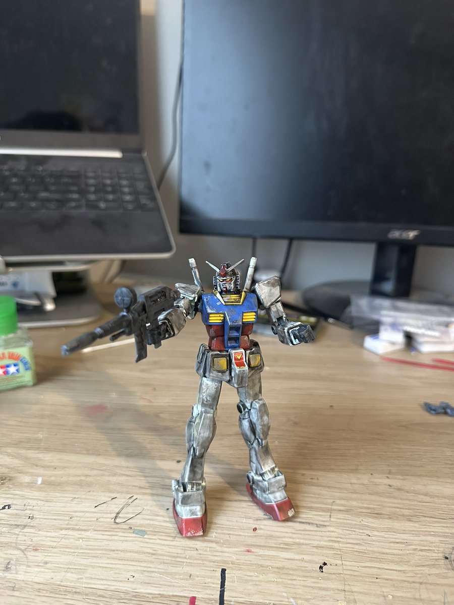 JT2Smith2009's tweet photo. I got bored so I decided to weather a rx 78 2 kit I got from @Flynnsgamingfl booth at @FloridaSupercon https://t.co/4zoFn57kHM